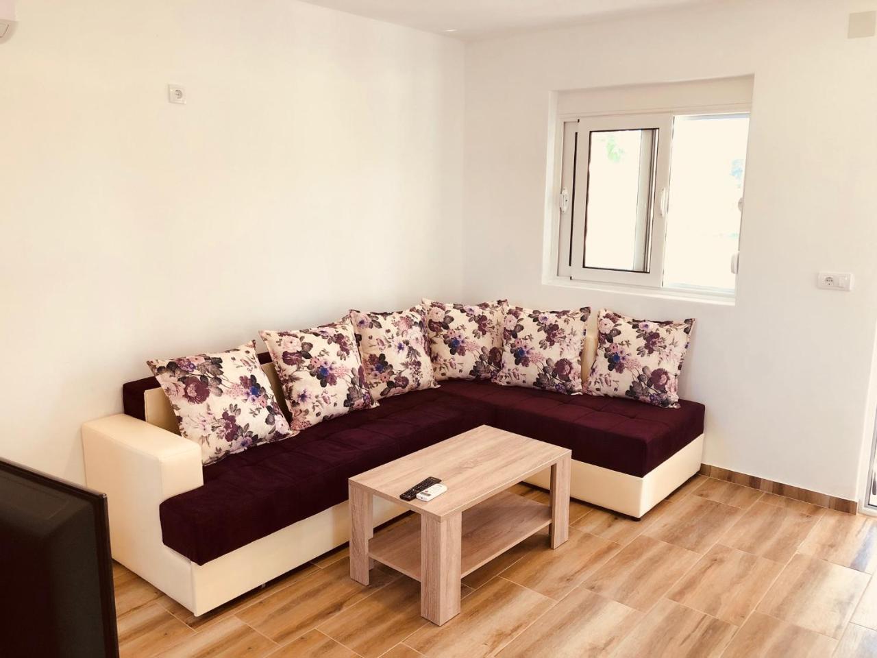 Delfini Holiday Homes 울친 외부 사진